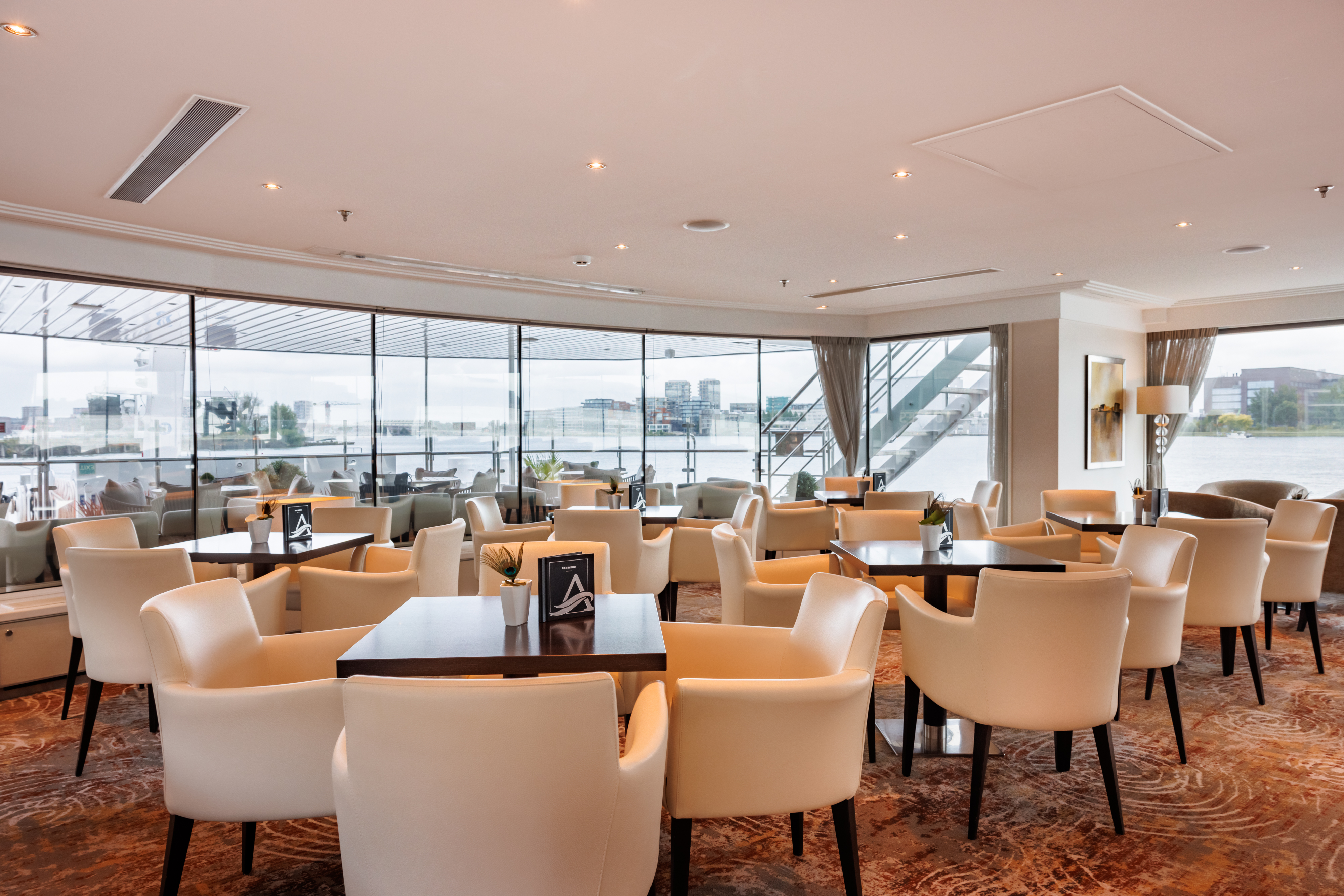 Avalon Vista - Panorama Lounge
